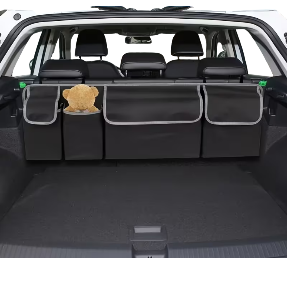 Organizador baúl colgante negro instalado en asiento trasero carro con bolsillos y peluche - Picky Club Guatemala