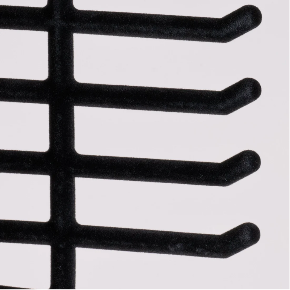 Detalle gancho organizador accesorios negro acero closet - Picky Club Guatemala