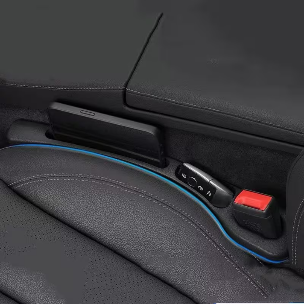 Barras laterales instaladas entre asiento y consola central de carro evitando caída de objetos - Picky Club Guatemala