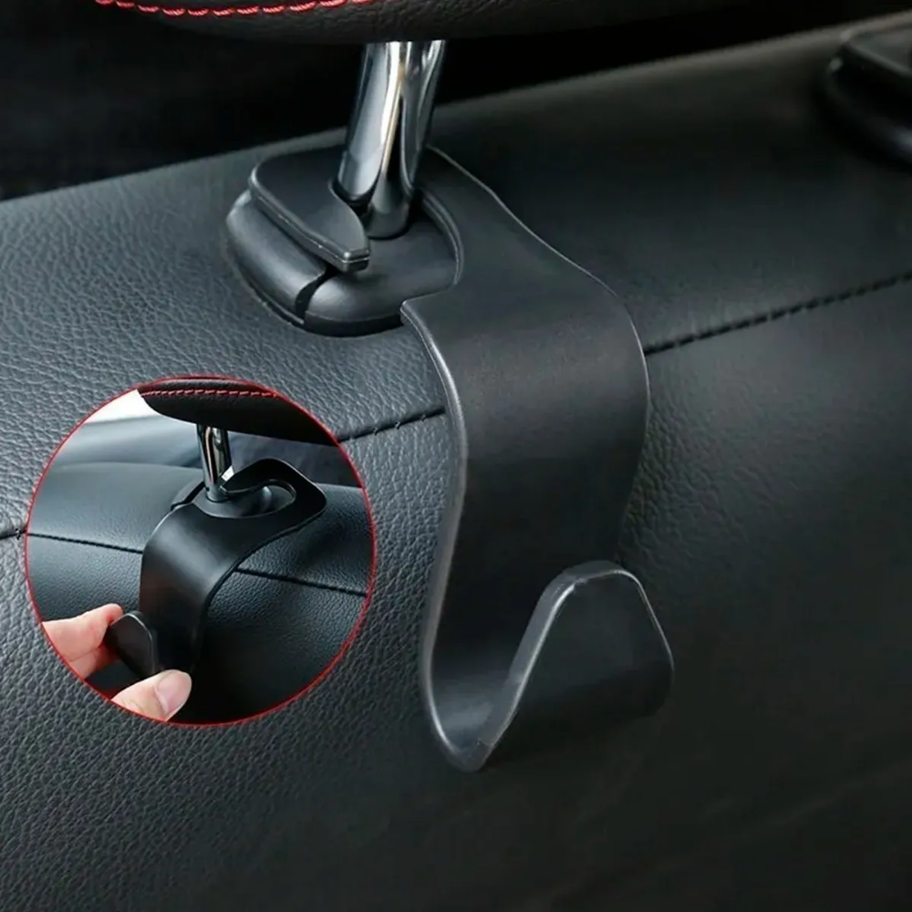 Gancho negro instalado en reposacabezas de carro para colgar bolsas detalle de instalación - Picky Club Guatemala